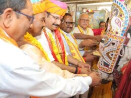 गोविंद देवजी मंदिर से आठों दिशाओं के लिए आठ सजे धजे अश्व किए रवाना Eight decorated horses set off from Govind Devji Temple for eight directions