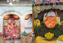 रवि पुष्य नक्षत्र में प्रथम पूज्य का पंचामृत अभिषेक कर सजाई फूल बंगला झांकी Panchamrit Abhishek of the first worshipper in Ravi Pushya Nakshatra