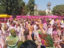 राजस्थानी रंग में रंगे विदेशी सैलानी: 30 देशों के 4 हजार पर्यटक झूमे Foreign tourists painted in Rajasthani colours