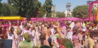 राजस्थानी रंग में रंगे विदेशी सैलानी: 30 देशों के 4 हजार पर्यटक झूमे Foreign tourists painted in Rajasthani colours