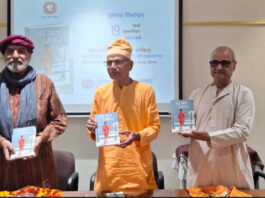 पाठक को अपने साथ यात्रा पर ले जाने वाली सच्ची कृति A true masterpiece that takes the reader along on a journey.