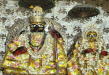 ठाकुर श्री सीताराम जी महाराज को धारण करवाई नवीन पोशाक Thakur Shri Sitaram Ji Maharaj was adorned with a new outfit.