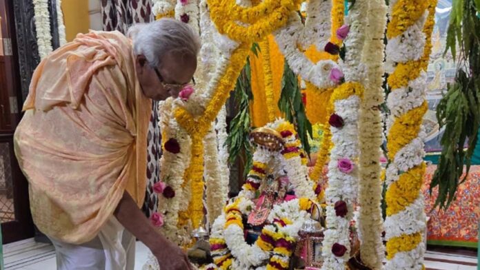 Phool Dol Festival celebrated at Shri Saras Nikunj