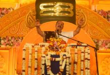 सात दिवसीय शिव महापुराण कथा के अंतिम दिन भी पांडाल में रहीं श्रद्धालु की भीड़ A crowd of devotees remained in the marquee even on the final day of the seven-day Shiv Mahapuran Katha.