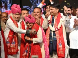 विराट सिंधु मेले में उमड़ा जनसैलाब:मोहित सेवानी के गीतों पर झूमे लोग