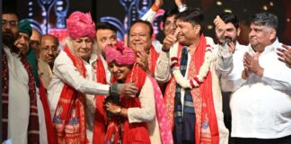 विराट सिंधु मेले में उमड़ा जनसैलाब:मोहित सेवानी के गीतों पर झूमे लोग