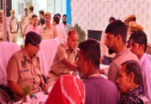 जयपुर पुलिस कमिश्नर ने भांकरोटा थाने में जनसुनवाई कर परिवादियों को दी राहत The Jaipur Police Commissioner held a public hearing at the Bhankrota Police Station, providing relief to complainants.