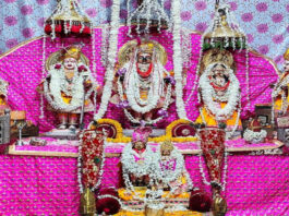 नव संवत्सर पर ठाकुर जी सुनेंगे नव वर्ष पंचांग On the occasion of the New Samvatsar, Thakur Ji will listen to the New Year Panchang.