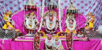 नव संवत्सर पर ठाकुर जी सुनेंगे नव वर्ष पंचांग On the occasion of the New Samvatsar, Thakur Ji will listen to the New Year Panchang.