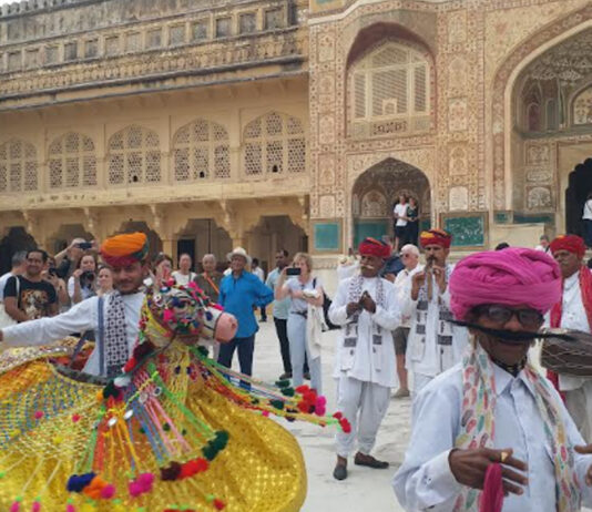 राजस्थान दिवस पर स्मारकों में उमड़ी भीड़: पर्यटकों का राजस्थानी अंदाज में स्वागत Crowds throng monuments on Rajasthan Day