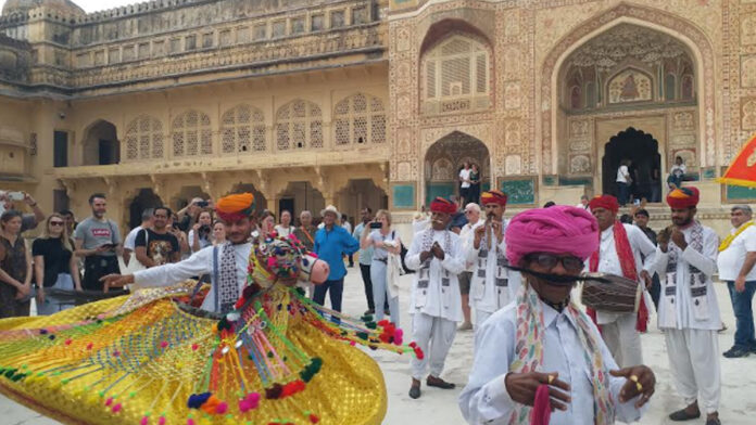 Crowds throng monuments on Rajasthan Day