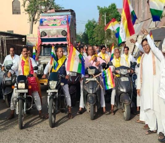 जयकारों के साथ निकली अहिंसा रैली: मंदिरों में महाआरती Ahimsa Rally Sets Out Amidst Chants of Victory; Grand Aarti Held in Temples