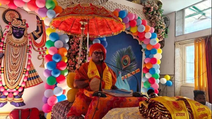 Devotees listened to the stories of various incidents including the childhood pranks of Lord Krishna.