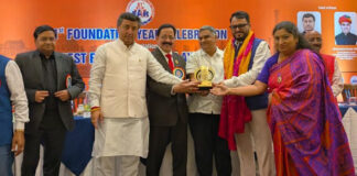 उद्योग राज्य मंत्री विश्नोई और सहकारिता मंत्री दक ने दिया सम्यक कंप्यूटर क्लासेस को बेस्ट एम्प्लॉयर्स का अवॉर्ड Minister of State for Industries Bishnoi and Minister for Cooperatives Dak presented the 'Best Employers' award to Samyak Computer Classes.