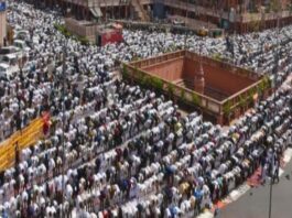 जामा मस्जिद पर उमड़ा अकीदतमंदों का सैलाब, अमन-चैन के लिए उठे हजारों हाथ Flood of believers gathered at Jama Masjid