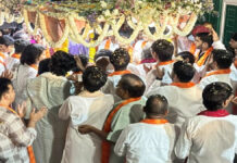 नगर संकीर्तन में प्रेम भाया निकले नगर भ्रमण पर Prem Bhaiya sets out on a town procession during the Nagar Sankirtan.