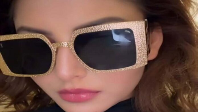 Urvashi Rautela broke down while leaving Kuwait