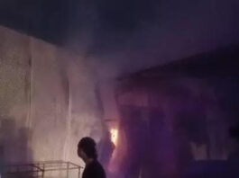 प्लाईवुड गोदाम में लगी भीषण आग: लाखों का सामान जलकर राख Massive Fire Breaks Out at Plywood Warehouse