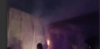 प्लाईवुड गोदाम में लगी भीषण आग: लाखों का सामान जलकर राख Massive Fire Breaks Out at Plywood Warehouse