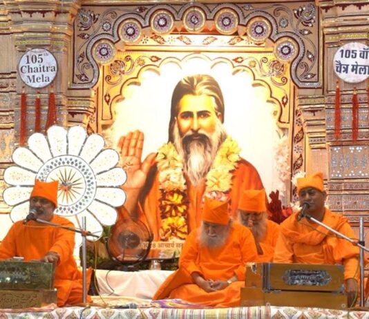 अमरापुर चैत्र मेले में लाखों श्रद्धालुओं ने लगाई आस्था की डुबकी Lakhs of devotees took a dip of faith at the Amarapur Chaitra Fair.