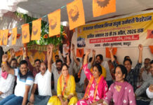 अनशन पर बैठे रोडवेज कर्मचारी: नौ दिन बाद भी नहीं निकला समाधान Roadways employees sit on hunger strike.