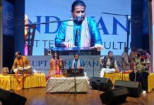 अनूप जलोटा की भजन संध्या में उमड़ा भक्ति का सागर, हजारों श्रद्धालु हुए मंत्रमुग्ध A Sea of Devotion Swells at Anup Jalota's Bhajan Evening