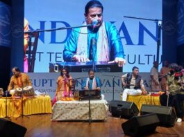 अनूप जलोटा की भजन संध्या में उमड़ा भक्ति का सागर, हजारों श्रद्धालु हुए मंत्रमुग्ध A Sea of Devotion Swells at Anup Jalota's Bhajan Evening