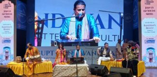 अनूप जलोटा की भजन संध्या में उमड़ा भक्ति का सागर, हजारों श्रद्धालु हुए मंत्रमुग्ध A Sea of Devotion Swells at Anup Jalota's Bhajan Evening