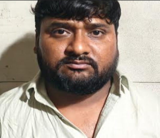 12 साल से फरार 50 हजार का इनामी बदमाश गिरफ्तार Criminal Absconding for 12 Years Arrested