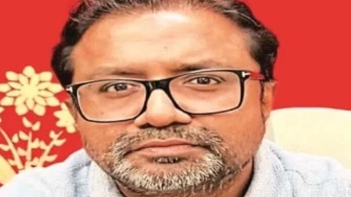 Medical services across the state were disrupted in protest against the arrest of Dr. Bansal. Medical services across the state were disrupted in protest against the arrest of Dr. Bansal.