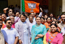 भाजपा स्थापना दिवस के उपलक्ष में भाजपा शहर कार्यालय में भव्य कार्यक्रम आयोजित A grand event was organized at the BJP city office to mark the occasion of BJP Foundation Day.