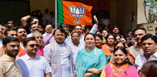 भाजपा स्थापना दिवस के उपलक्ष में भाजपा शहर कार्यालय में भव्य कार्यक्रम आयोजित A grand event was organized at the BJP city office to mark the occasion of BJP Foundation Day.