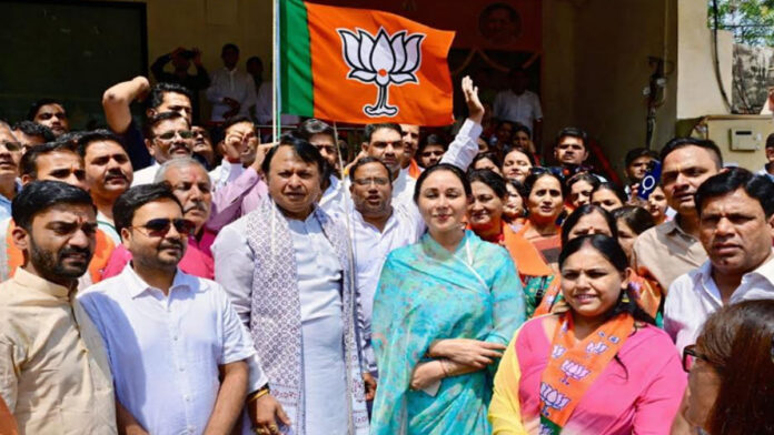 A grand event was organized at the BJP city office to mark the occasion of BJP Foundation Day.