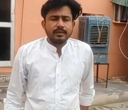 फर्जी बायोमेट्रिक से आधार बनाने वाले गिरोह का भंडाफोड़ Gang Creating Aadhaar Cards Using Fake Biometrics Busted