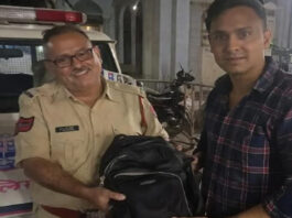 खाकी पर फिर बढ़ा भरोसा: पुलिस ने लौटाया युवक का कीमती बैग Trust in the Khaki Restored: Police Return Youth's Valuable Bag