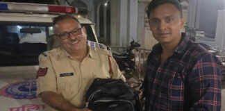 खाकी पर फिर बढ़ा भरोसा: पुलिस ने लौटाया युवक का कीमती बैग Trust in the Khaki Restored: Police Return Youth's Valuable Bag