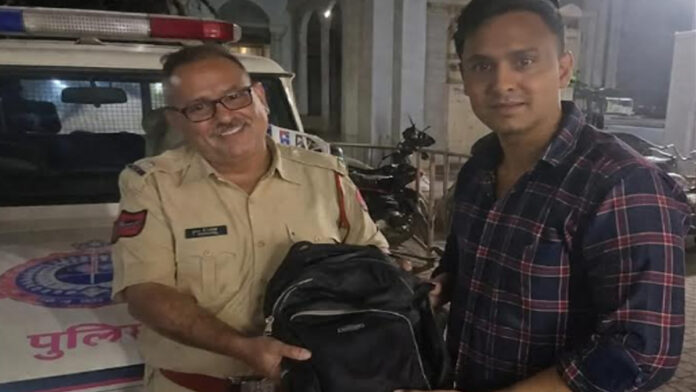 Trust in the Khaki Restored: Police Return Youth's Valuable Bag Trust in the Khaki Restored: Police Return Youth's Valuable Bag