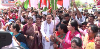 जयपुर की सड़कों पर उमड़ा नारी शक्ति का जनसैलाब: नारी शक्ति वंदन के विरोध पर विपक्ष को घेरा Student attacks classmate with a knife over a minor dispute at school.