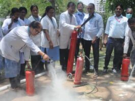 चरक भवन में फायर सेफ्टी ट्रेनिंग में नर्सिंग स्टाफ को दिए आगजनी से बचाव के गुर Fire safety training at Charak Bhawan imparted fire safety tips to nursing staff