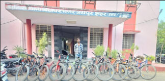 घरों से महंगी साइकिलें चुराने वाला ‘कब्बू’ गिरफ्तार 'Kabbu', Who Stole Expensive Bicycles from Homes, Arrested