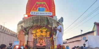 गुप्त वृन्दावन धाम पाटोत्सव में मोगरे के फूलों से सजा दिव्य रथ A divine chariot adorned with Mogra flowers at the Gupt Vrindavan Dham Patotsav.