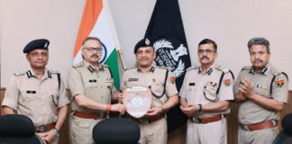 उत्कृष्ट सेवा के लिए तीन अधिकारियों को मिली डीजीपी डिस्क Three Officers Receive DGP Disc for Outstanding Service
