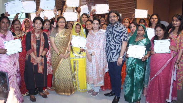 'Self-Reliant Threads': A Unique Blend of Tradition and Modernity