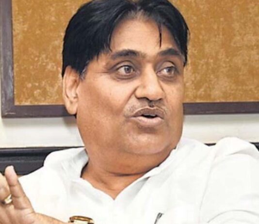 डोटासरा ने पार्टी की वेबसाइट का क्यूआर कोड जारी कर पंचायत चुनाव के लिए मांगे ऑनलाइन आवेदन Political Uproar Over Removal of Textbooks: Dotasra Corners the Government
