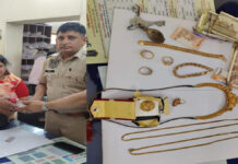 ईमानदारी की मिसाल: पुलिस कांस्टेबल ने लौटाया गहनों से भरा पर्स