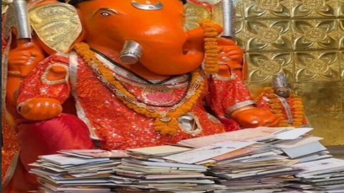 ganesh 80,000 Cards Reach the Feet of Moti Dungri Ganeshji