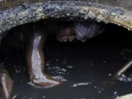 सीवर लाइन में जहरीली गैस की चपेट में आए मृतक के परिजनों ने दिया धरना