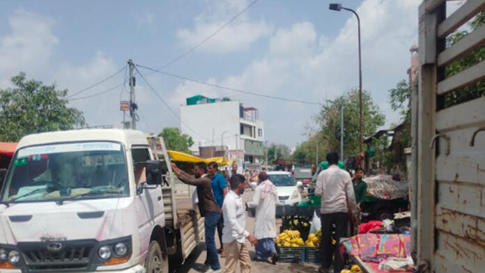 15 Trucks of Goods Seized from Lalkothi Vegetable Market 15 Trucks of Goods Seized from Lalkothi Vegetable Market