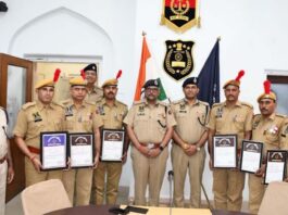 पुलिस कमिश्नर ने किया डीजीपी डिस्क एवं राजस्थान पुलिस सेवा पदक से सम्मानित The Police Commissioner honored recipients with the DGP Disc and the Rajasthan Police Service Medal.