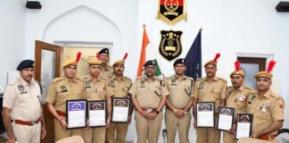 पुलिस कमिश्नर ने किया डीजीपी डिस्क एवं राजस्थान पुलिस सेवा पदक से सम्मानित The Police Commissioner honored recipients with the DGP Disc and the Rajasthan Police Service Medal.